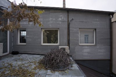 Rekonstrukce haly v bývalé továrně Adolfa R. Pleskota na projekční ateliér v Praze-Holešovicích