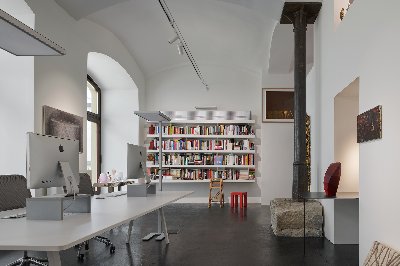  Josef Pleskot vytvořil v Karlíně loftový ateliér pro designéra Ronyho Plesla