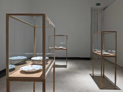 Fragmenty paměti Poklad katedrály sv. Víta v Praze v dialogu s Edmundem de Waalem, Josefem Koudelkou a Julianem Rosefeldtem