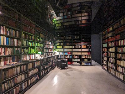 Fragmenty paměti Poklad katedrály sv. Víta v Praze v dialogu s Edmundem de Waalem, Josefem Koudelkou a Julianem Rosefeldtem